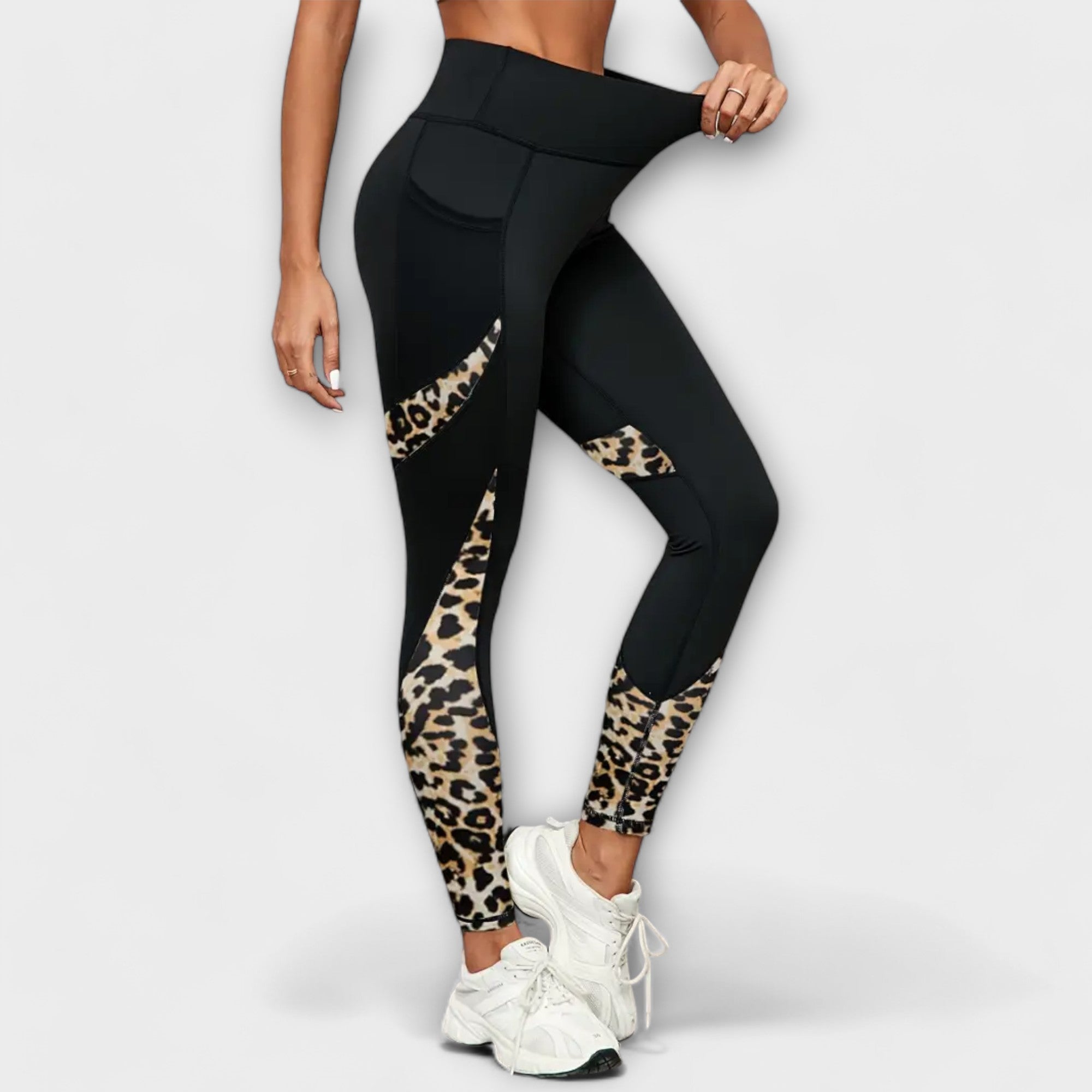 Carmo | High-waisted leggings with leopard print.